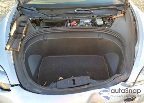 2018 Tesla Model 3 z USA, uszkodzony, nr VIN 5YJ3E1EB6JF074833